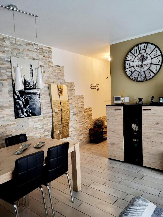 Varese Prime - Large Independent Apartment, Air Conditioning, 2 Bathrooms, 2 Free Covered Parking Spaces, No Restricted Traffic Zone, Train Station 100M, Theatre 150M, Historic City Centre Exterior foto