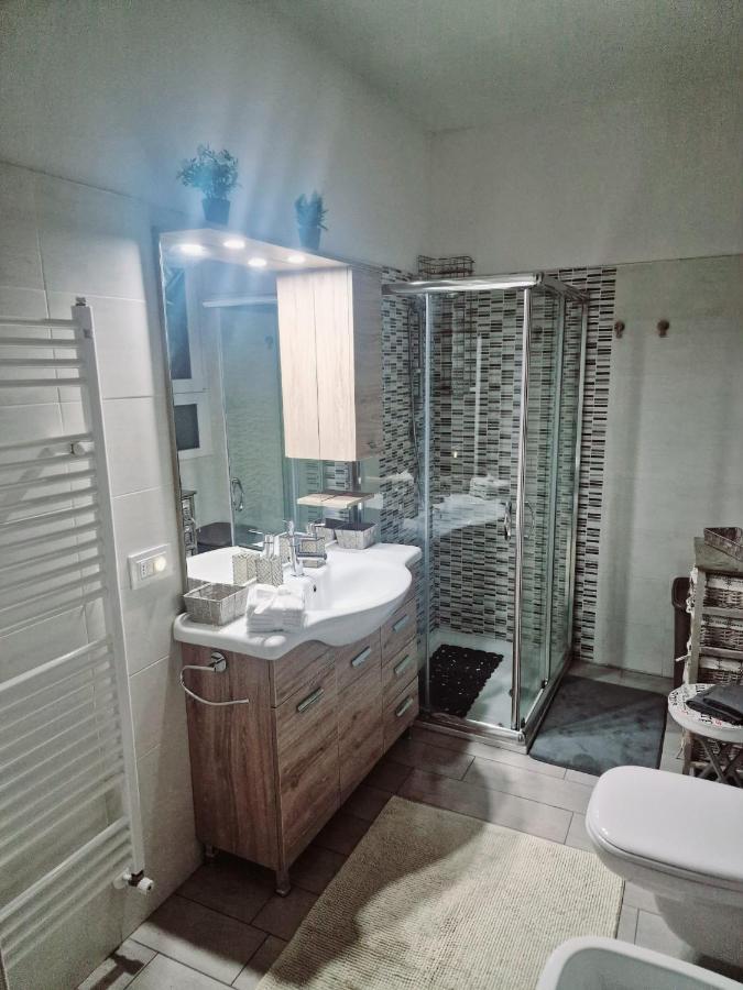 Varese Prime - Large Independent Apartment, Air Conditioning, 2 Bathrooms, 2 Free Covered Parking Spaces, No Restricted Traffic Zone, Train Station 100M, Theatre 150M, Historic City Centre Exterior foto