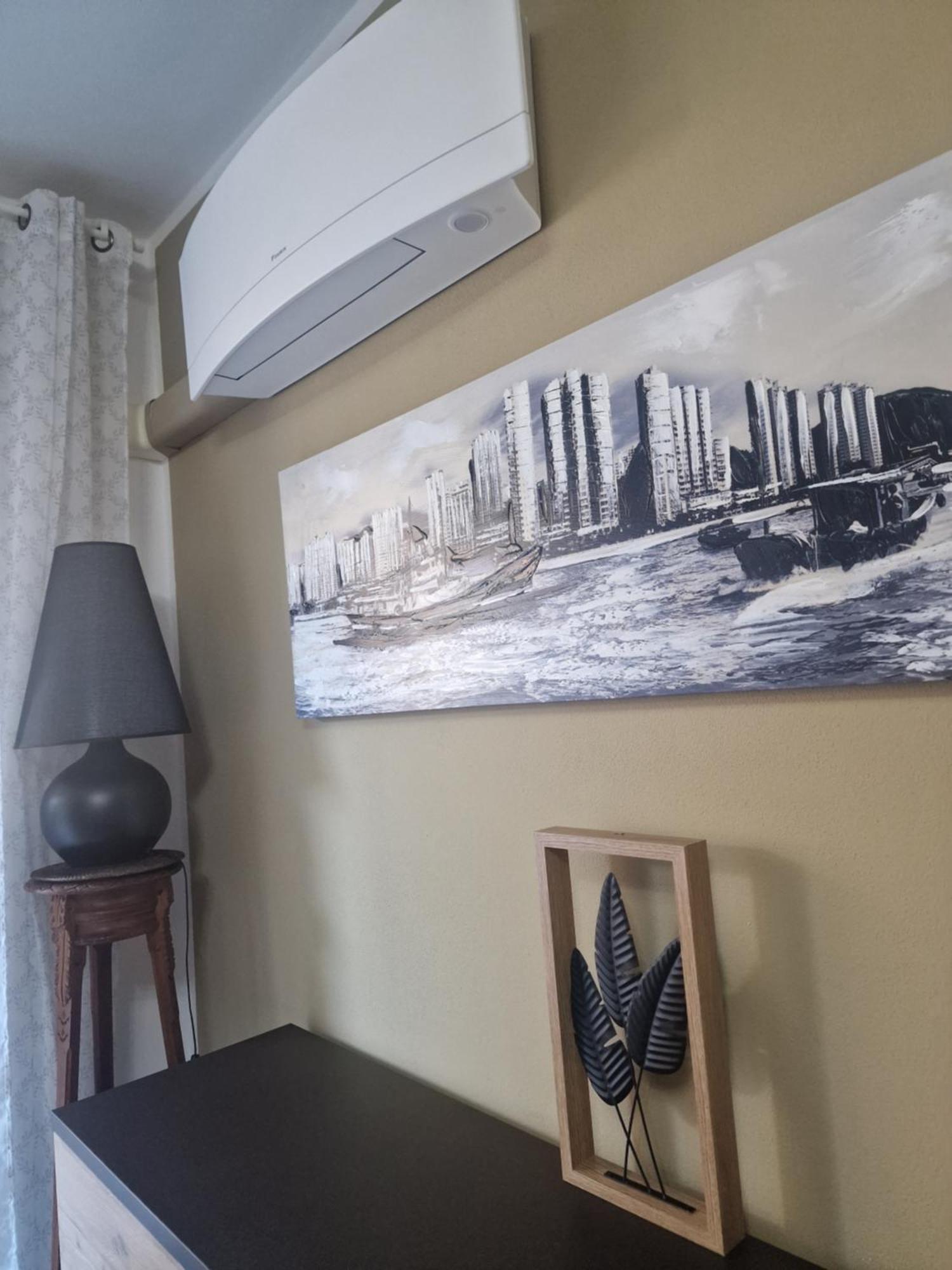Varese Prime - Large Independent Apartment, Air Conditioning, 2 Bathrooms, 2 Free Covered Parking Spaces, No Restricted Traffic Zone, Train Station 100M, Theatre 150M, Historic City Centre Exterior foto