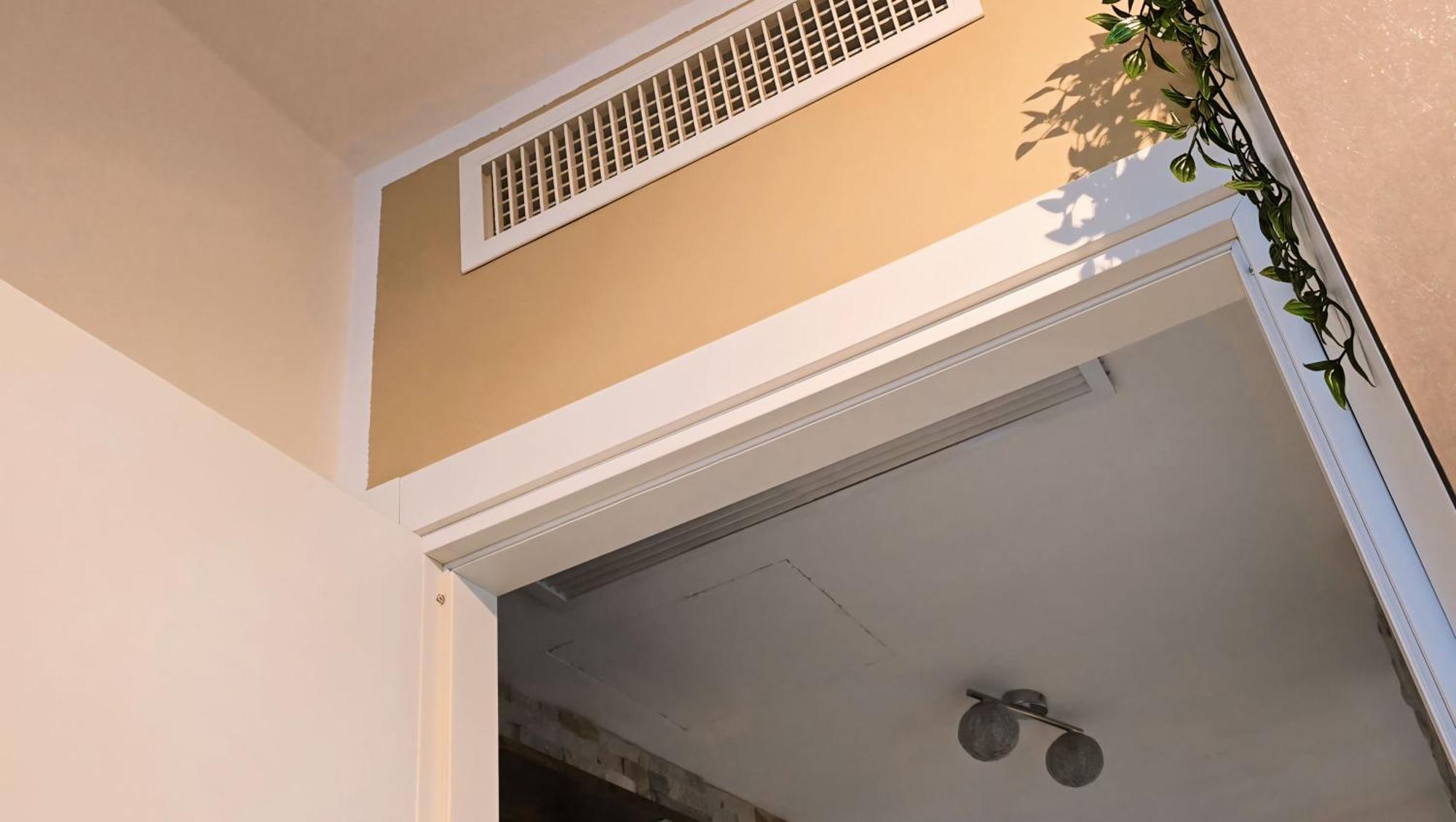 Varese Prime - Large Independent Apartment, Air Conditioning, 2 Bathrooms, 2 Free Covered Parking Spaces, No Restricted Traffic Zone, Train Station 100M, Theatre 150M, Historic City Centre Exterior foto